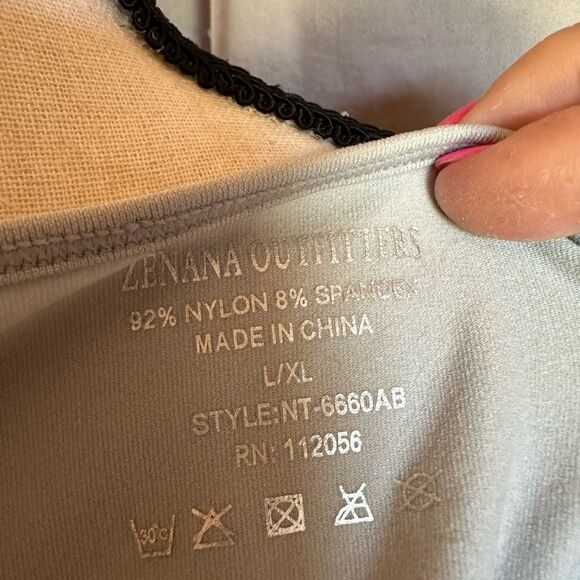 NWOT Zenana Outfitters Tank - Picture 3 of 3